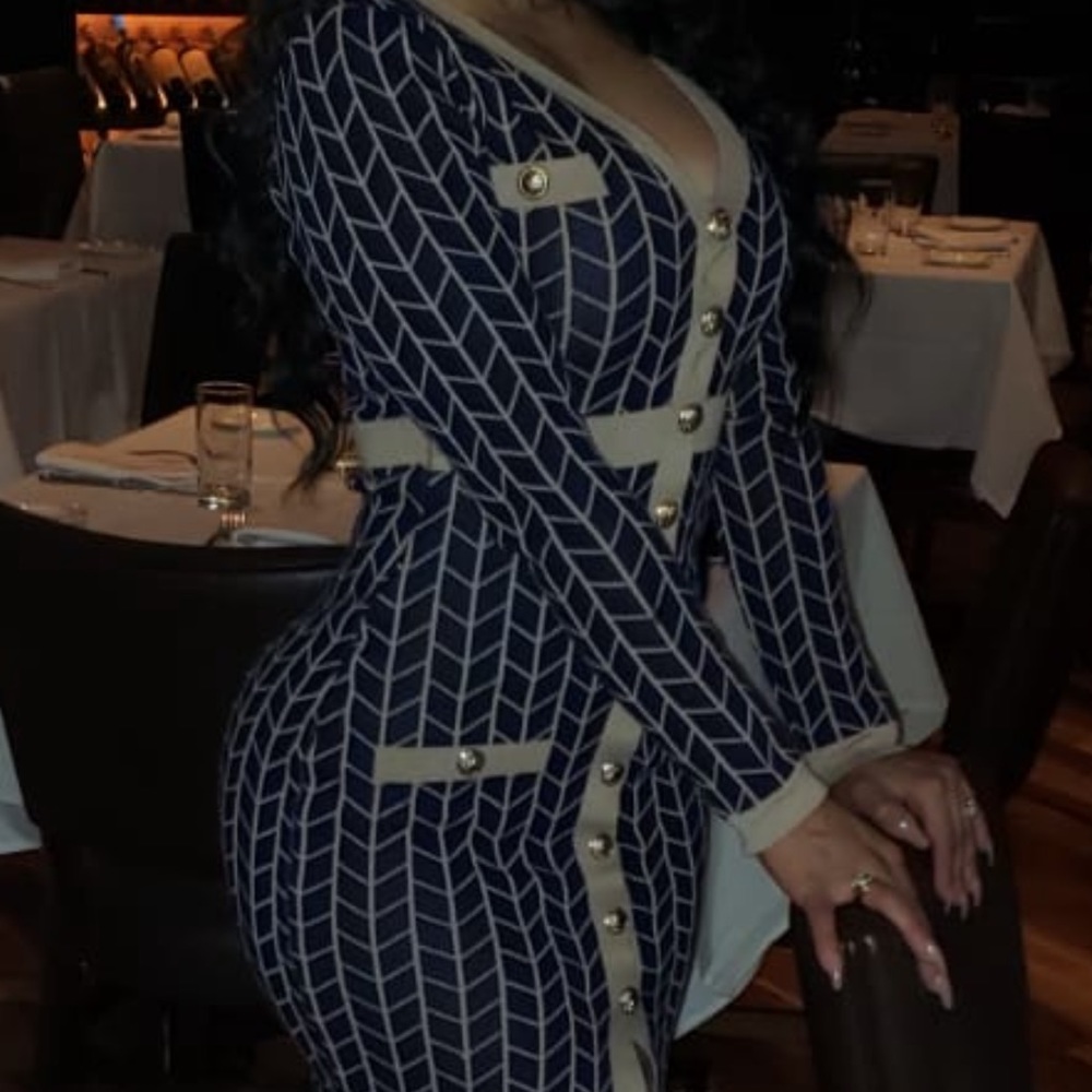 Very elegant long   sleeve dress